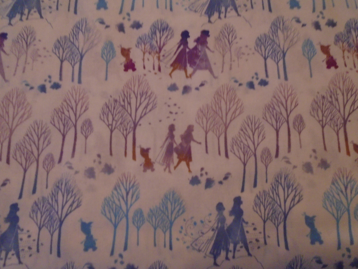 Frozen II silhouette (blue to pink white background)