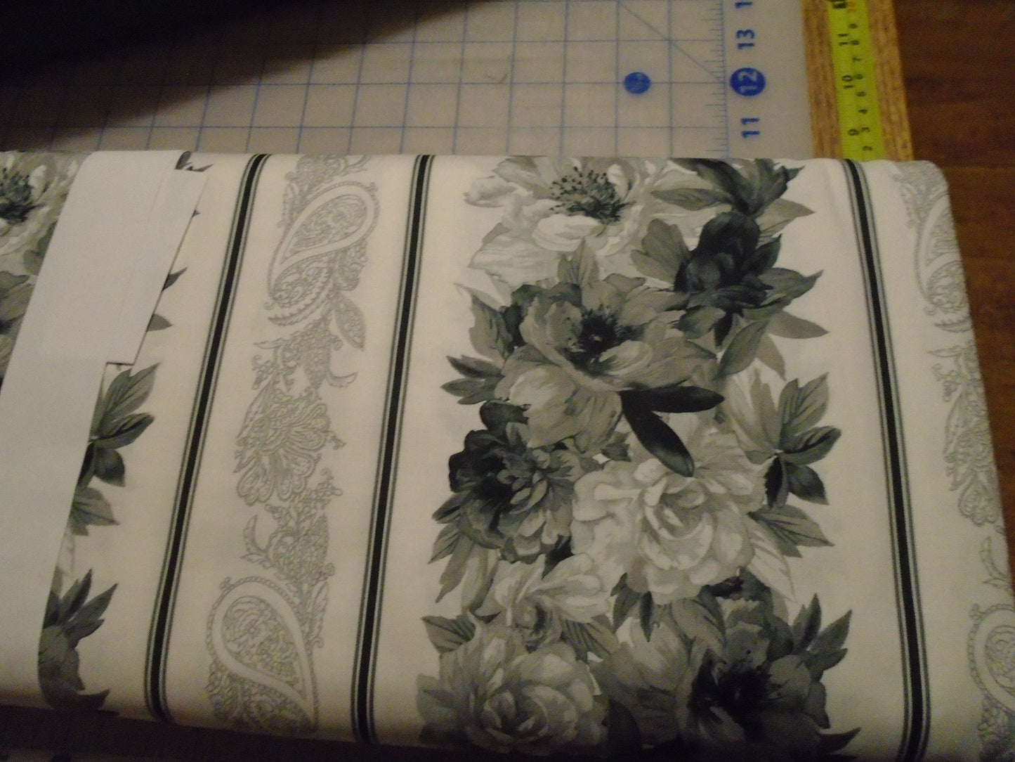 Nocturn - border black & white floral