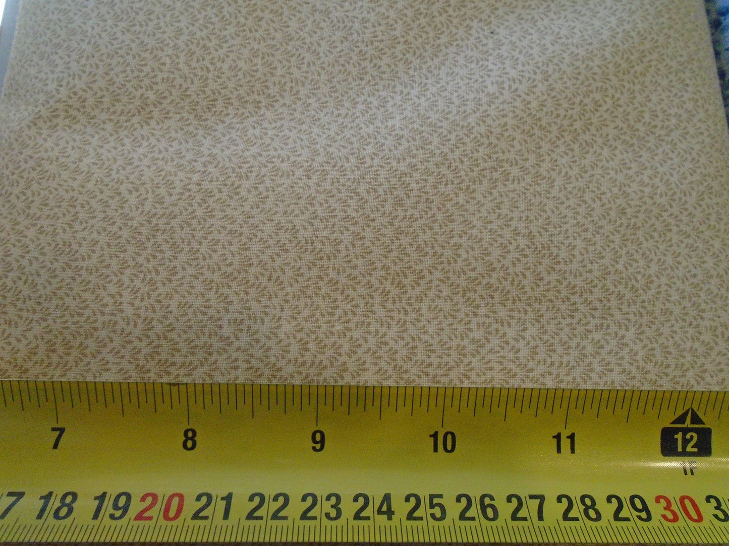 Beige - small leaves